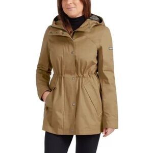 Hunter ladies rain jacket , Water & Wind Resistant
Attached Hood M NWT